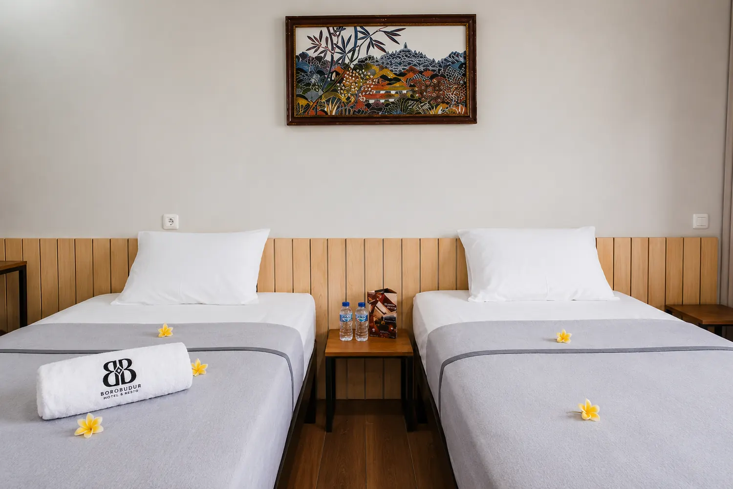 Kamar twin dengan dua tempat tidur single